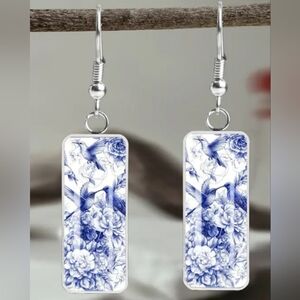 2/30$ Or 3/$35 NEW! Elegant Blue and Silver Bird Crystal‎ Glass Earrings-(#314)